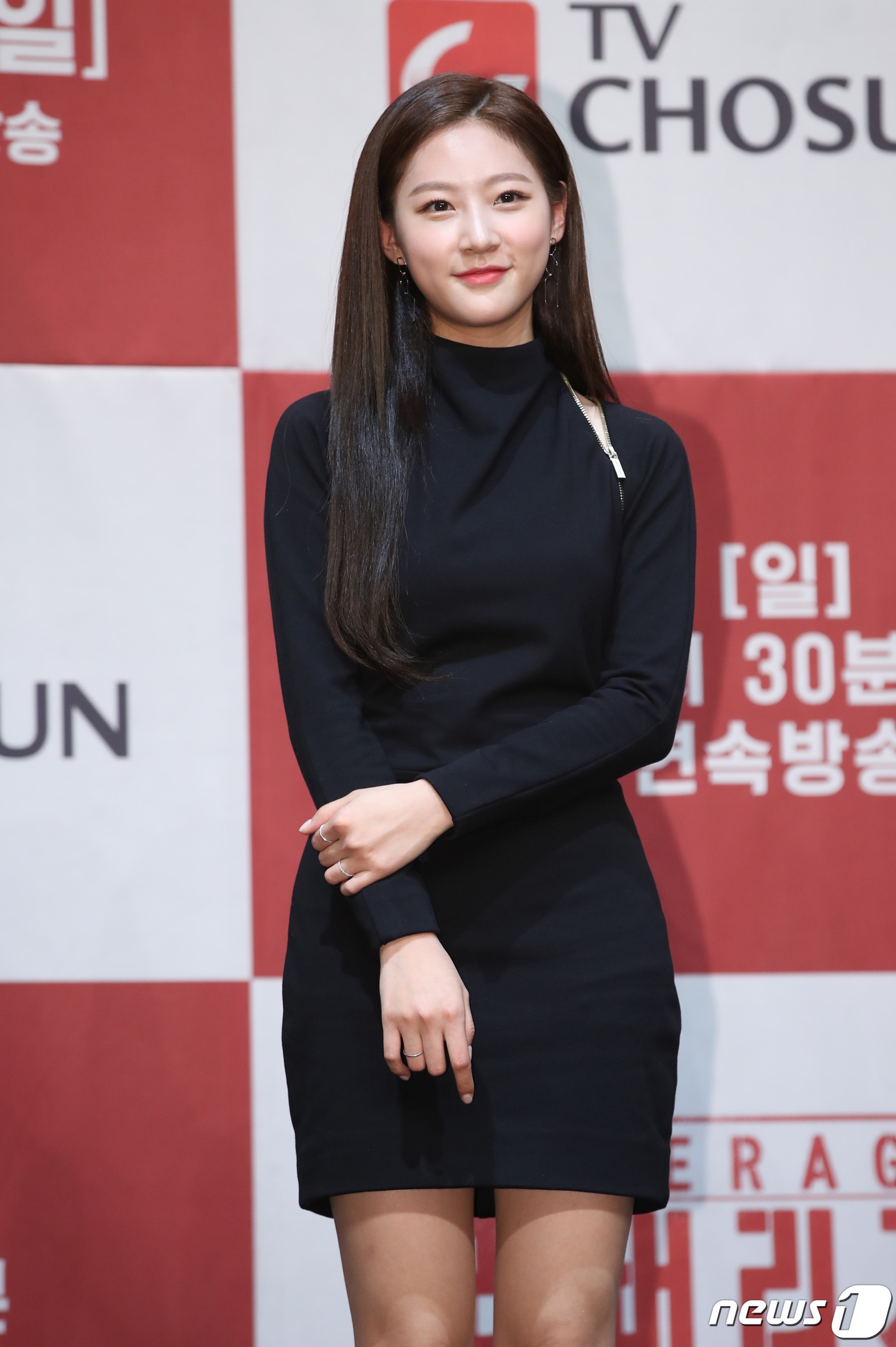 Kim Sae Ron khoe dáng nổi bật trong họp báo drama hành động mới