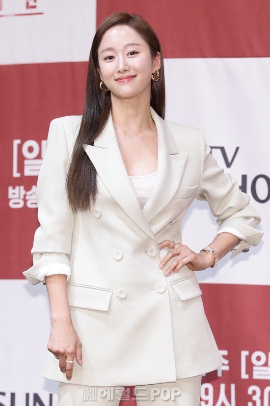 Kim Sae Ron khoe dáng nổi bật trong họp báo drama hành động mới