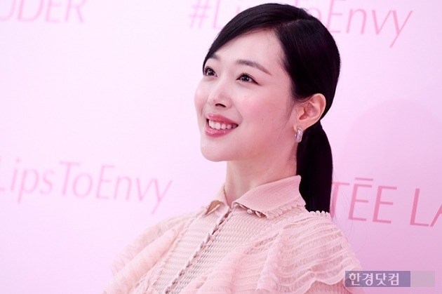 Sulli bị nghi đã qua đời tại nhà riêng gây chấn động
