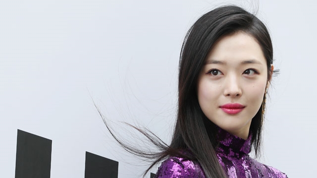Sulli bị nghi đã qua đời tại nhà riêng gây chấn động