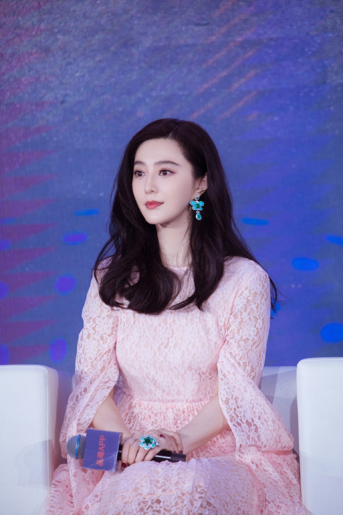 Phạm Băng Băng cô đơn ở trời Tây, không bạn bè cũng chẳng người yêu