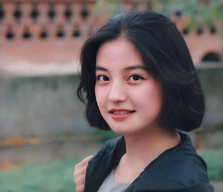 Triệu Vy lại gây bão mạng vì nhan sắc xinh đẹp của 21 năm về trước
