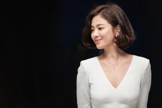 Song Hye Kyo vấp phải tranh cãi vì vẫn đi sự kiện dù thông báo đã hủy