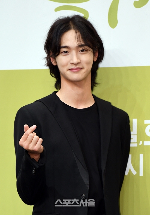 Jang Dong Yoon và câu chuyện quá khứ vào nghề gây chú ý
