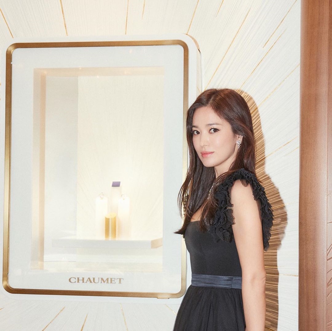 Song Hye Kyo khoe bộ ảnh đẹp trong sự kiện đầu tại Hàn hậu ly hôn