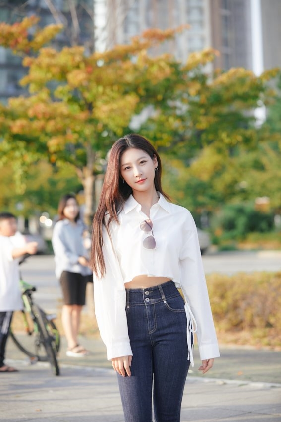 Kim Sae Ron tung bộ ảnh hậu trường drama hành động đẹp ngây ngất