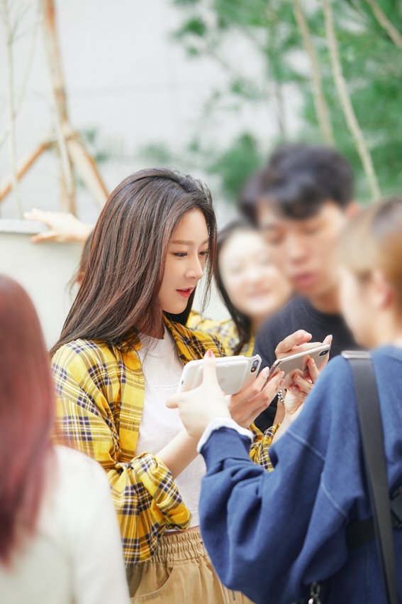 Kim Sae Ron tung bộ ảnh hậu trường drama hành động đẹp ngây ngất