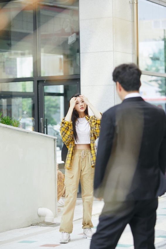 Kim Sae Ron tung bộ ảnh hậu trường drama hành động đẹp ngây ngất