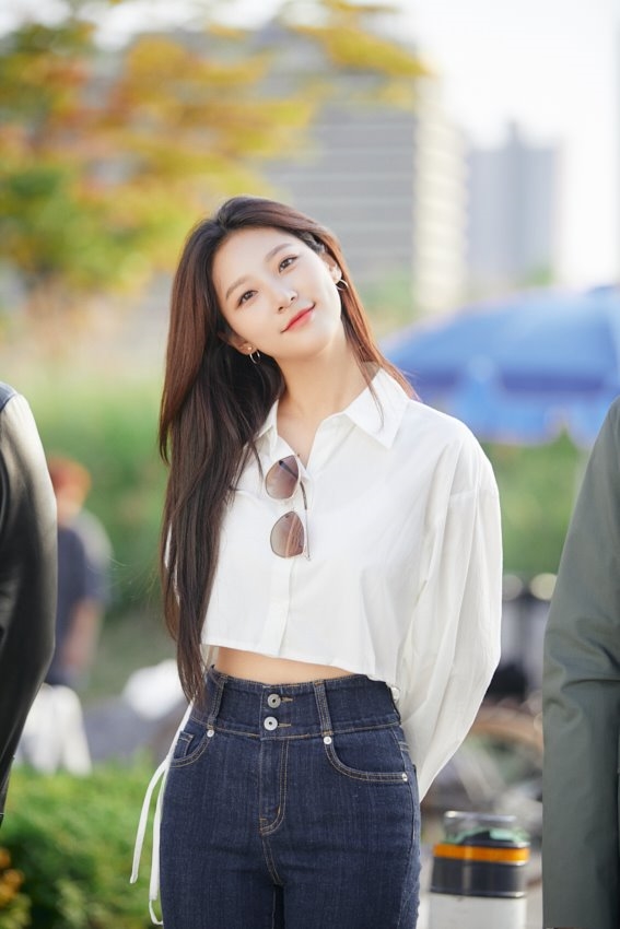 Kim Sae Ron tung bộ ảnh hậu trường drama hành động đẹp ngây ngất
