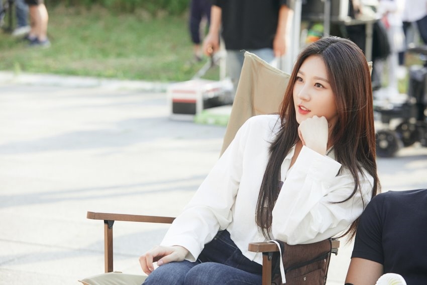 Kim Sae Ron tung bộ ảnh hậu trường drama hành động đẹp ngây ngất