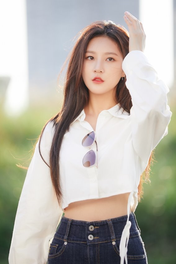 Kim Sae Ron tung bộ ảnh hậu trường drama hành động đẹp ngây ngất