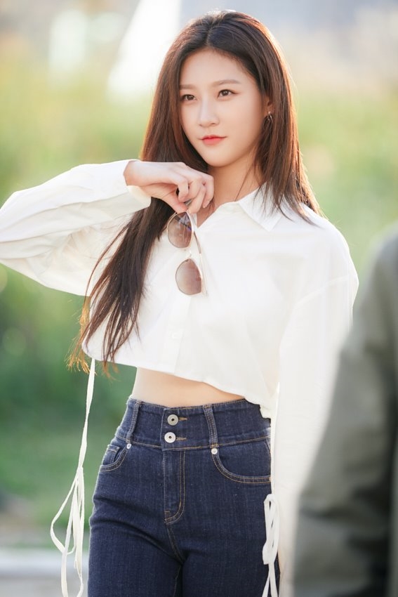 Kim Sae Ron tung bộ ảnh hậu trường drama hành động đẹp ngây ngất