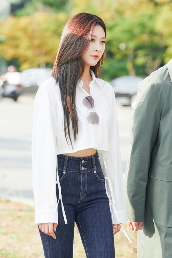 Kim Sae Ron tung bộ ảnh hậu trường drama hành động đẹp ngây ngất
