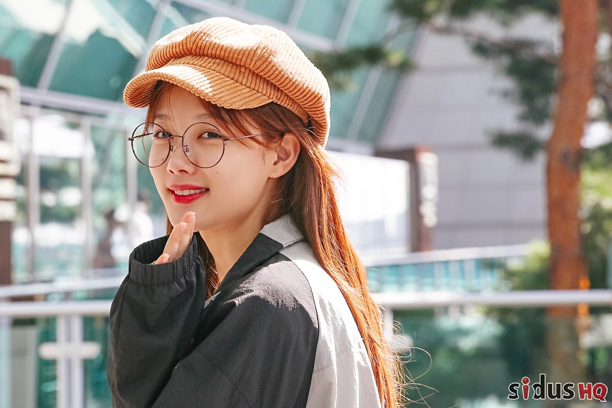 Kim Yoo Jung khoe vẻ đẹp tràn đầy sức sống trong bộ ảnh quay show mới