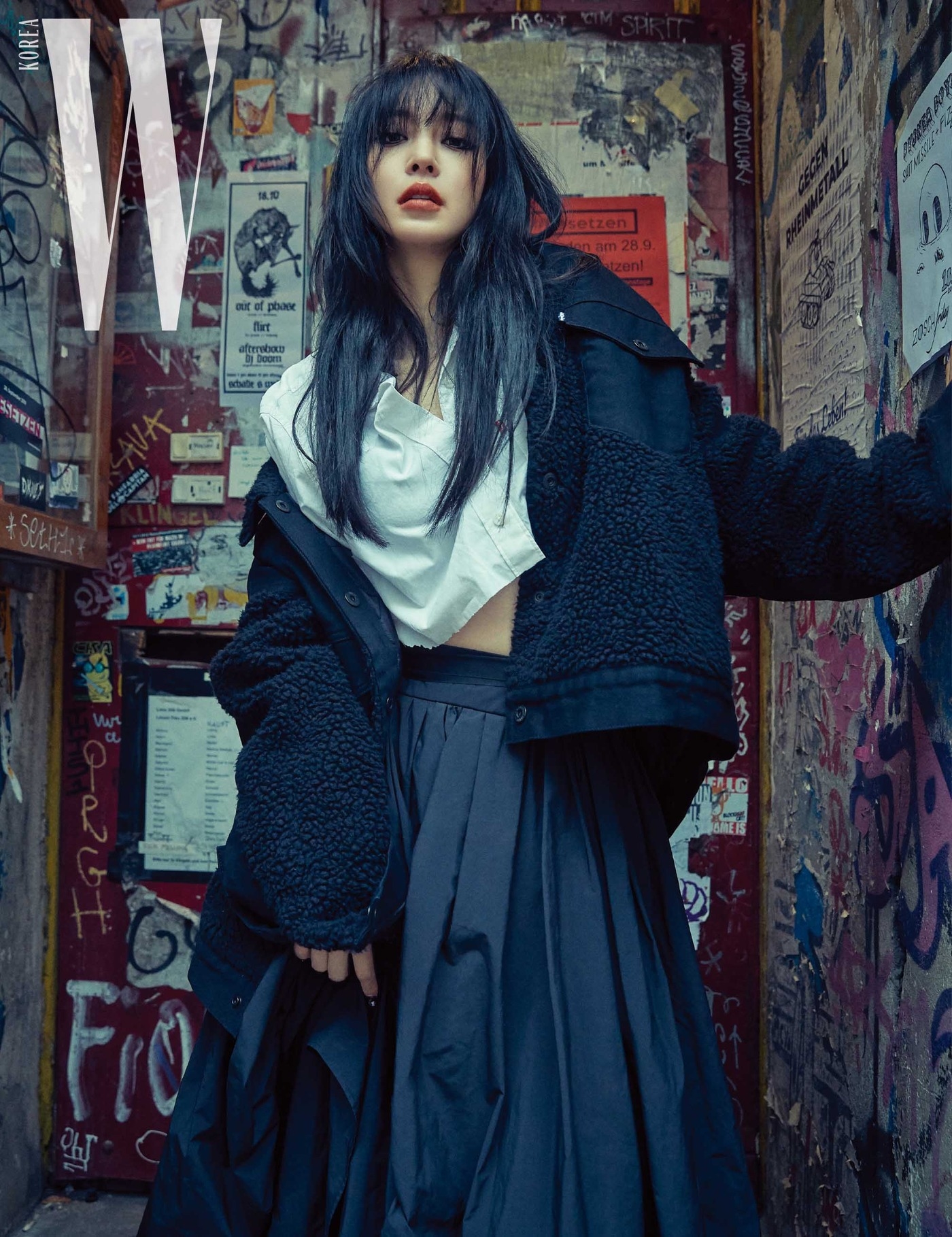 Han Ye Seul ấn tượng và ma mị, quyến rũ trong bộ ảnh tạp chí mới