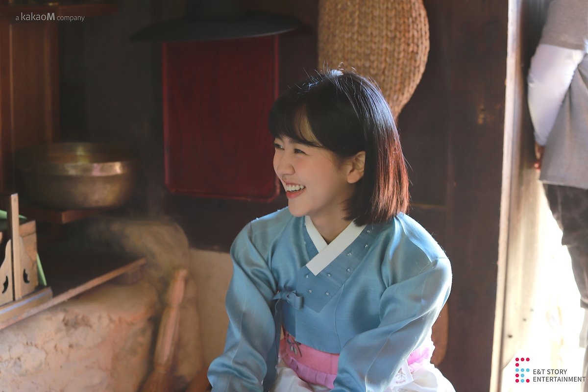 Kim So Hyun trong bộ ảnh hậu trường quay drama 'Tale Of Nok Du'