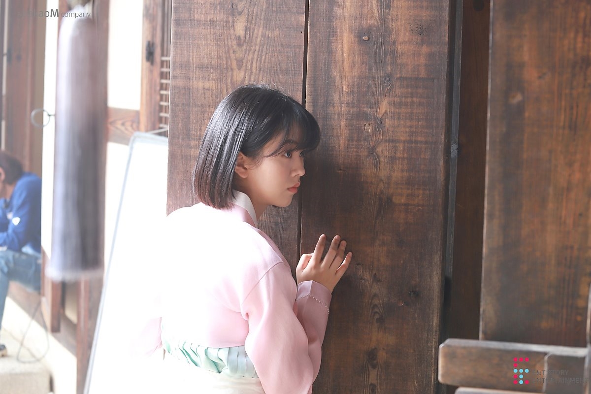 Kim So Hyun trong bộ ảnh hậu trường quay drama 'Tale Of Nok Du'