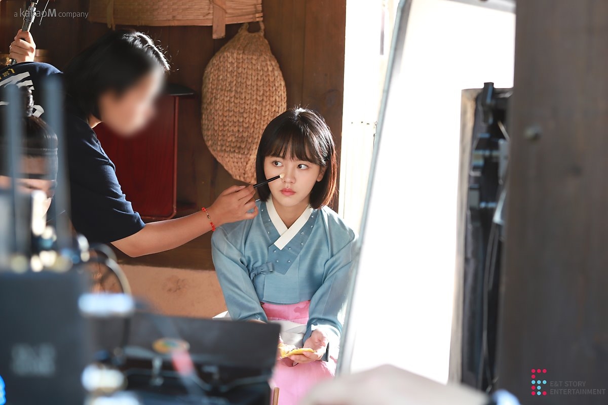 Kim So Hyun trong bộ ảnh hậu trường quay drama 'Tale Of Nok Du'