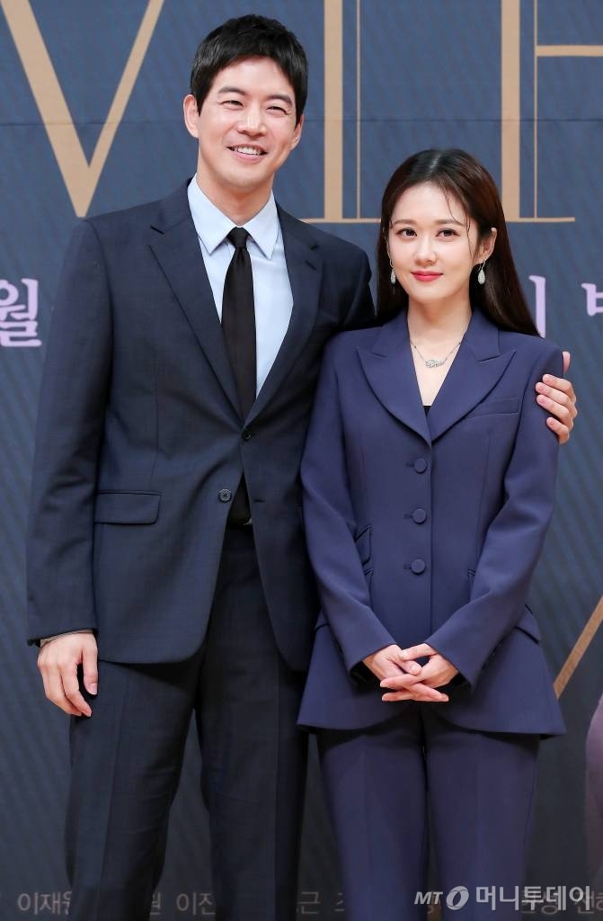 Jang Na Ra và Lee Sang Yoon đẹp đôi trong họp báo drama mới