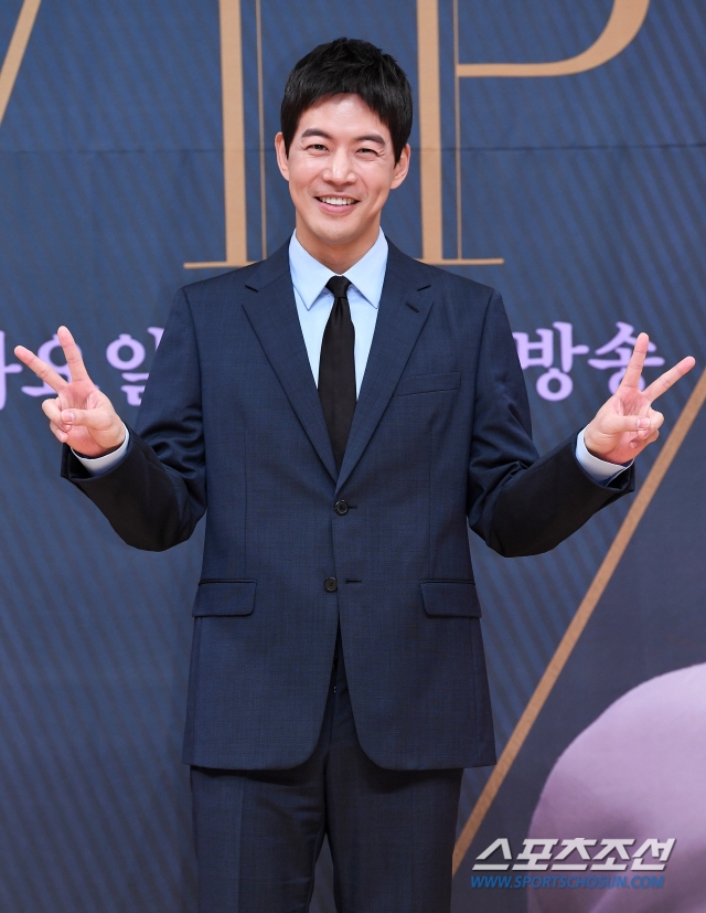 Jang Na Ra và Lee Sang Yoon đẹp đôi trong họp báo drama mới