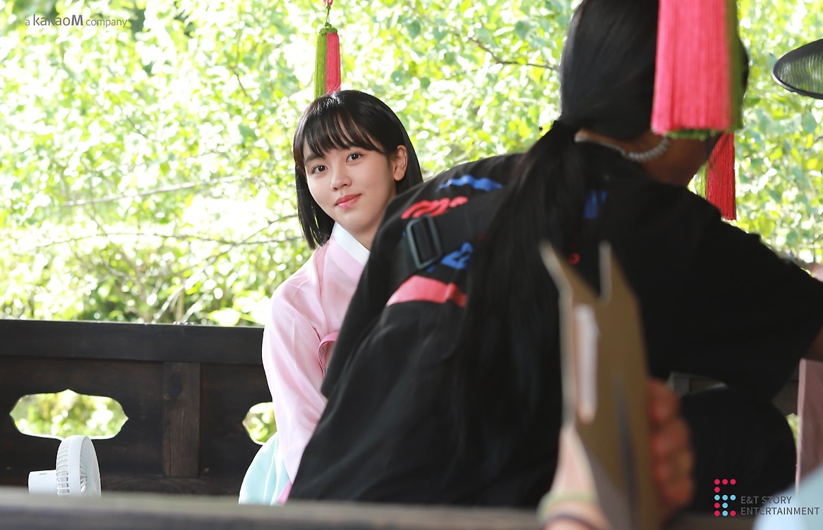 Kim So Hyun trong bộ ảnh hậu trường quay drama 'Tale Of Nok Du'