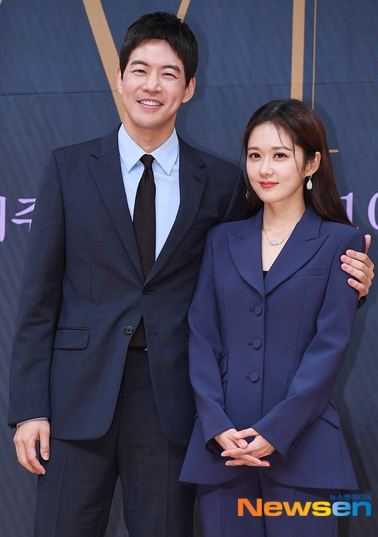 Jang Na Ra và Lee Sang Yoon đẹp đôi trong họp báo drama mới