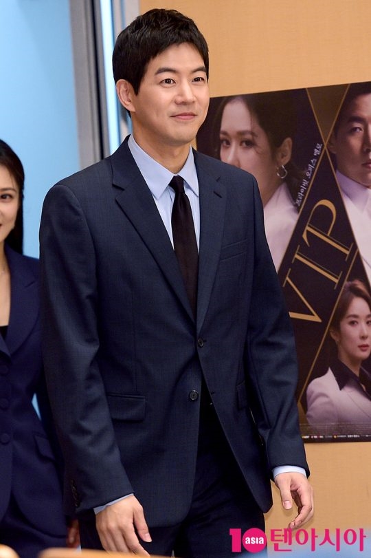 Jang Na Ra và Lee Sang Yoon đẹp đôi trong họp báo drama mới