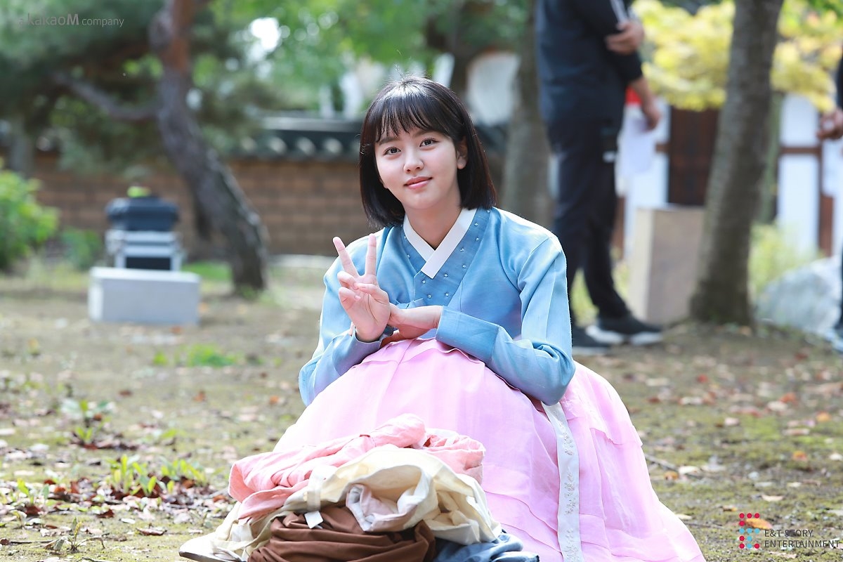 Kim So Hyun trong bộ ảnh hậu trường quay drama 'Tale Of Nok Du'