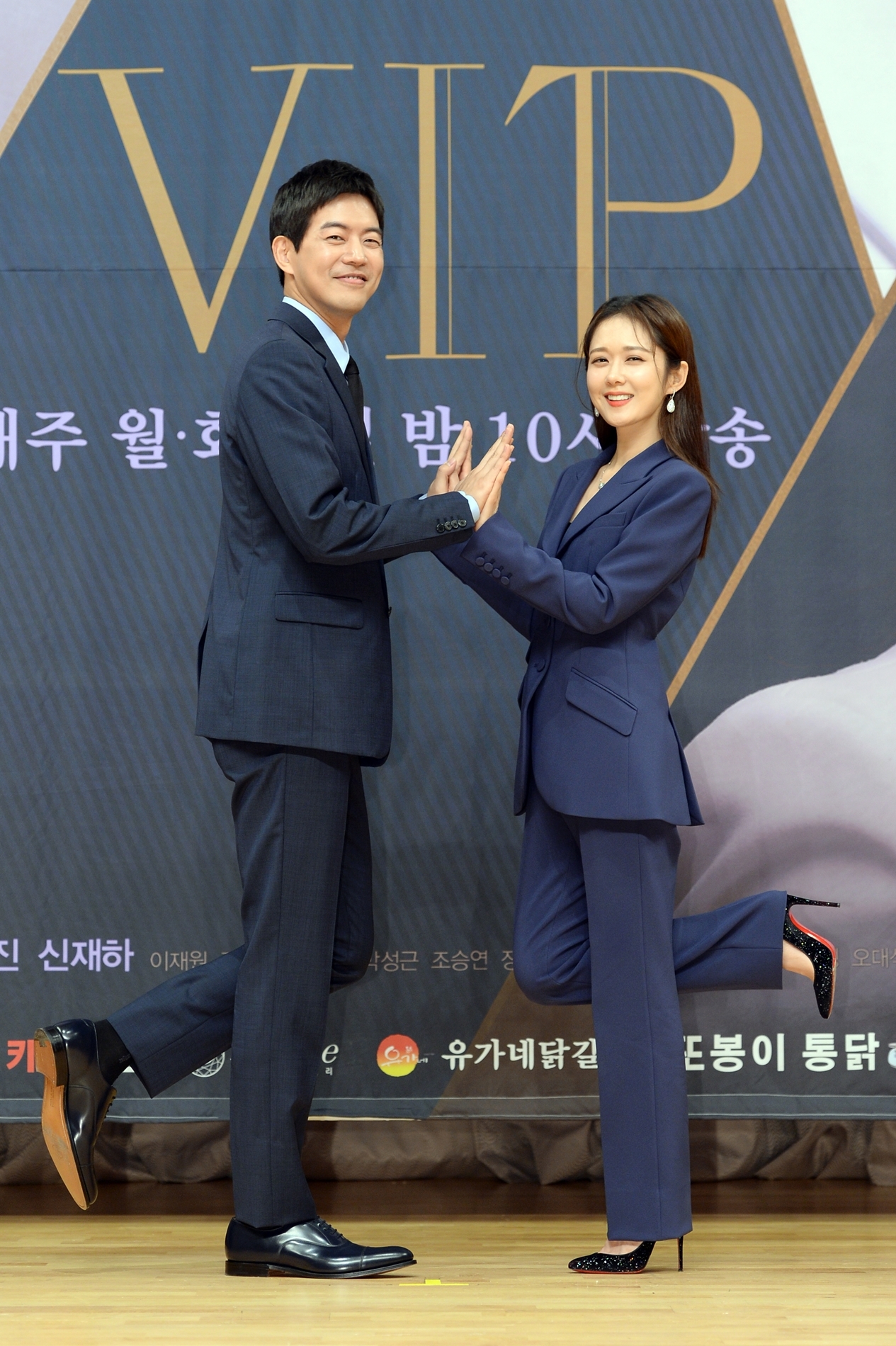 Jang Na Ra và Lee Sang Yoon đẹp đôi trong họp báo drama mới