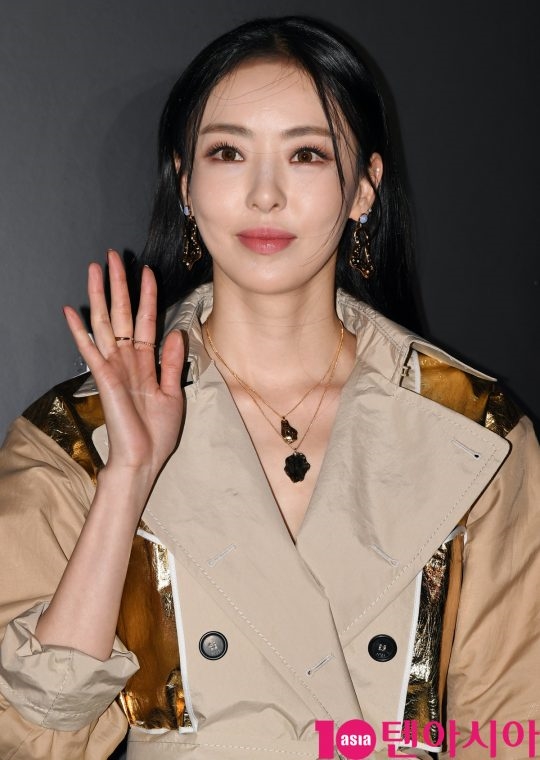 Bộ đôi mỹ nữ Han Ye Seul - Lee Da Hee cùng xuất hiện trong sự kiện