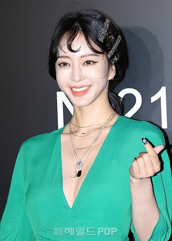 Bộ đôi mỹ nữ Han Ye Seul - Lee Da Hee cùng xuất hiện trong sự kiện