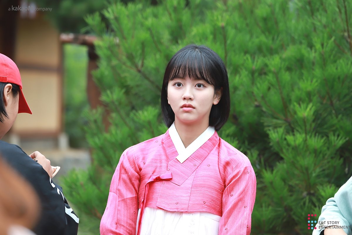 Kim So Hyun trong bộ ảnh hậu trường quay drama 'Tale Of Nok Du'