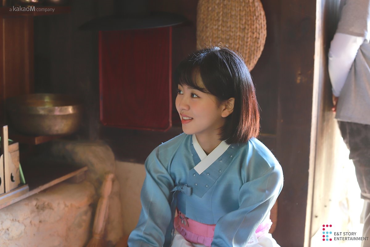 Kim So Hyun trong bộ ảnh hậu trường quay drama 'Tale Of Nok Du'