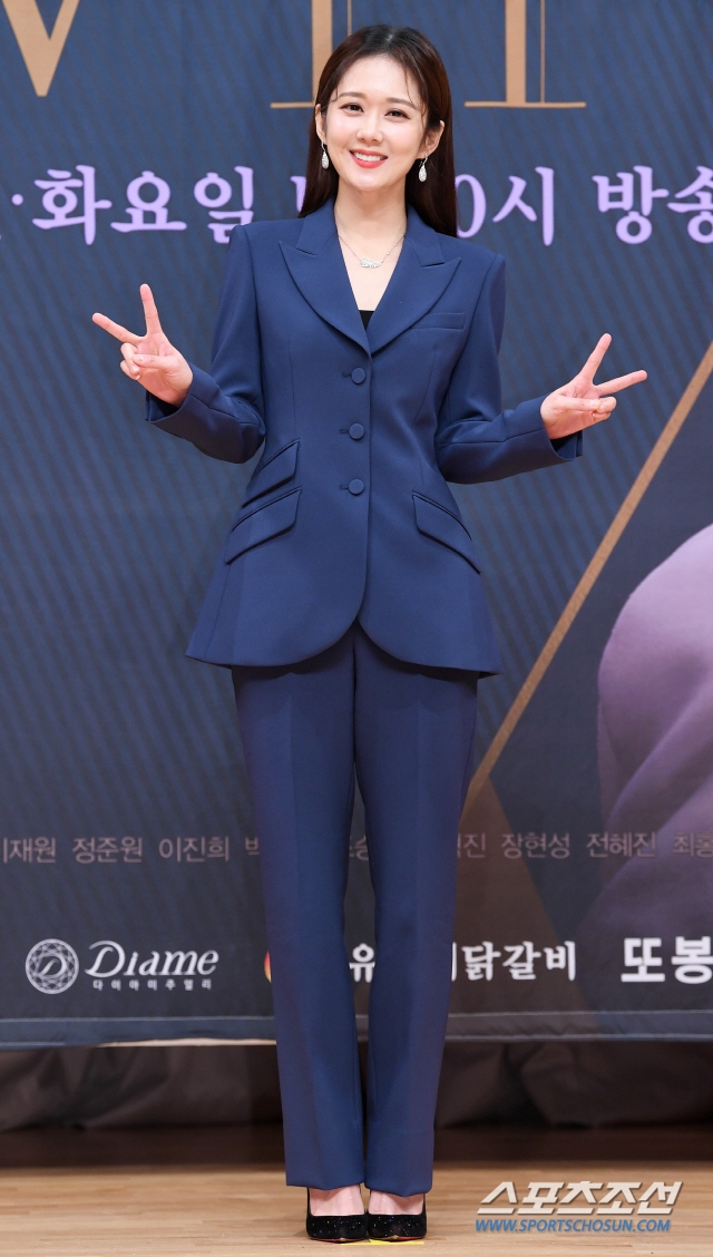 Jang Na Ra và Lee Sang Yoon đẹp đôi trong họp báo drama mới