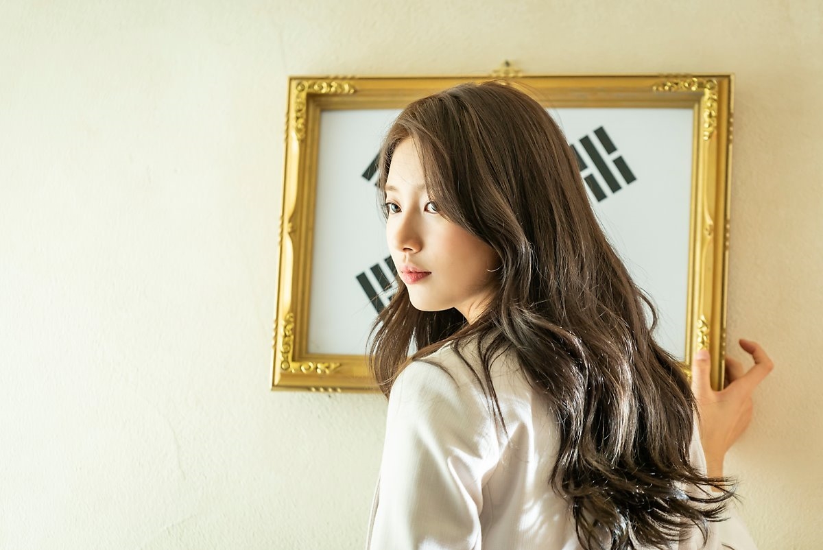 Suzy tung bộ ảnh hậu trường quay 'Vagabond' đẹp mê ly