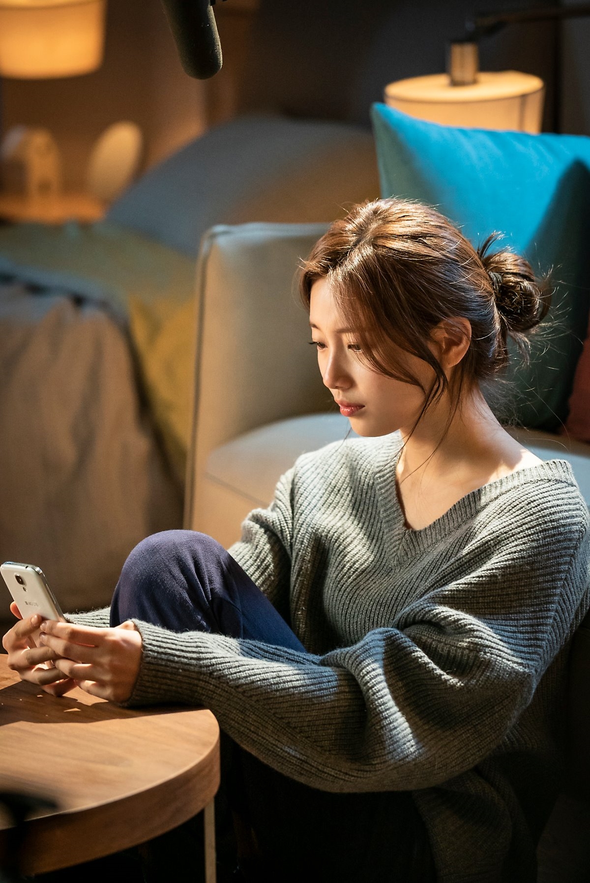 Suzy tung bộ ảnh hậu trường quay 'Vagabond' đẹp mê ly