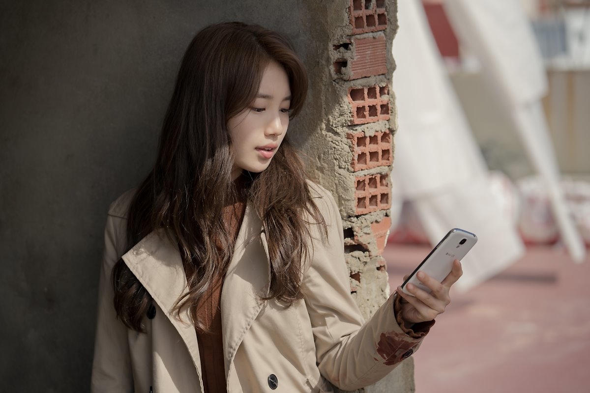 Suzy tung bộ ảnh hậu trường quay 'Vagabond' đẹp mê ly