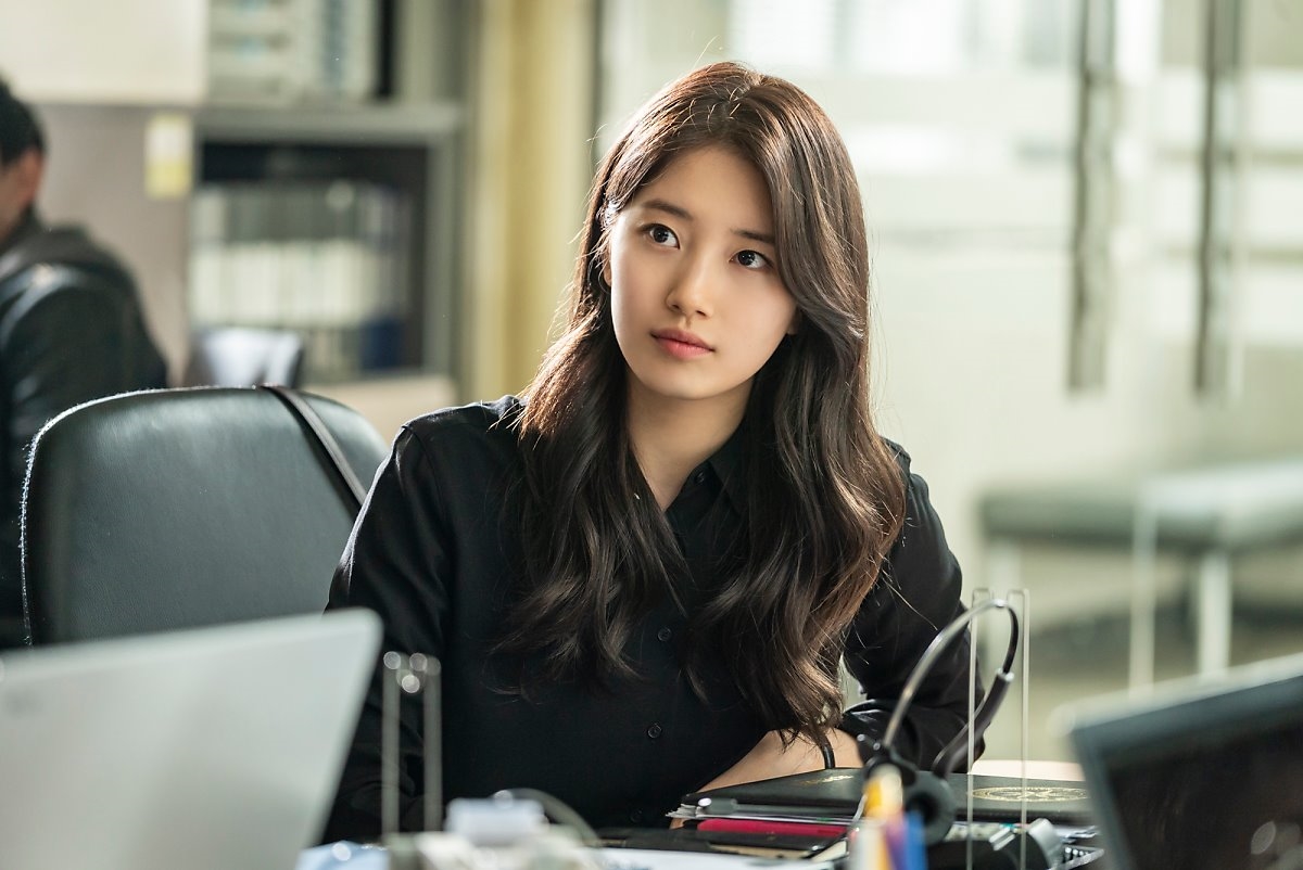 Suzy tung bộ ảnh hậu trường quay 'Vagabond' đẹp mê ly