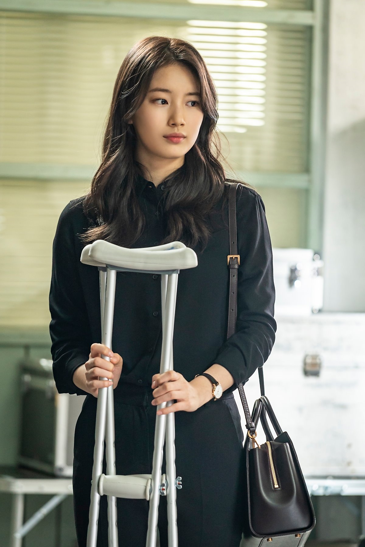 Suzy tung bộ ảnh hậu trường quay 'Vagabond' đẹp mê ly