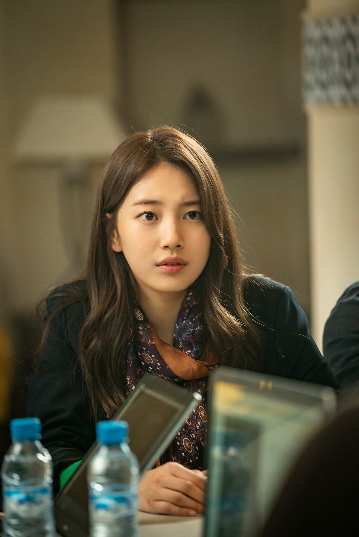 Suzy tung bộ ảnh hậu trường quay 'Vagabond' đẹp mê ly