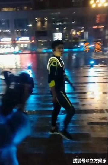 Lý Thần tái hợp Phạm Thừa Thừa ngại ngùng né mặt nhau trên show