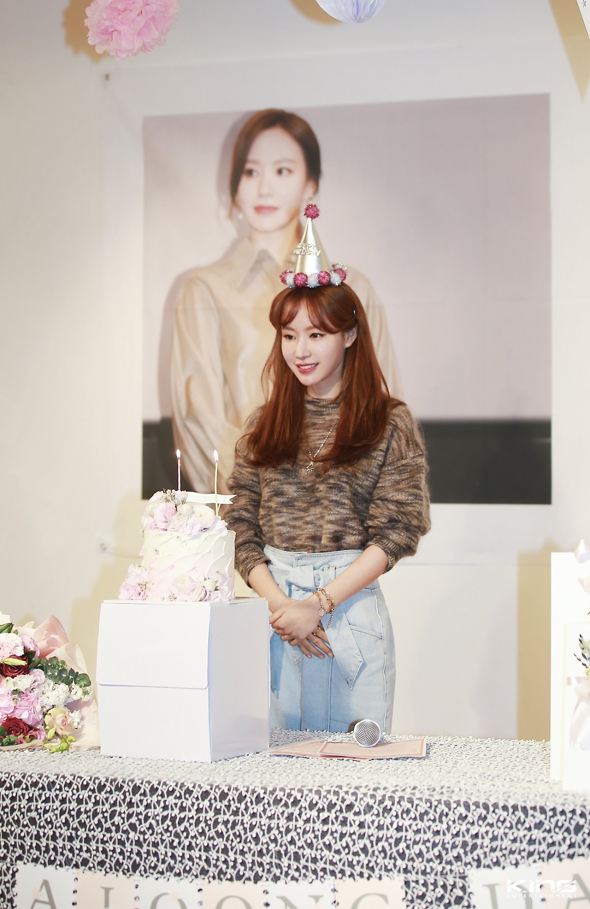 Kim Ah Joong khoe bộ ảnh đón sinh nhật tuổi 37 tươi trẻ, xinh đẹp