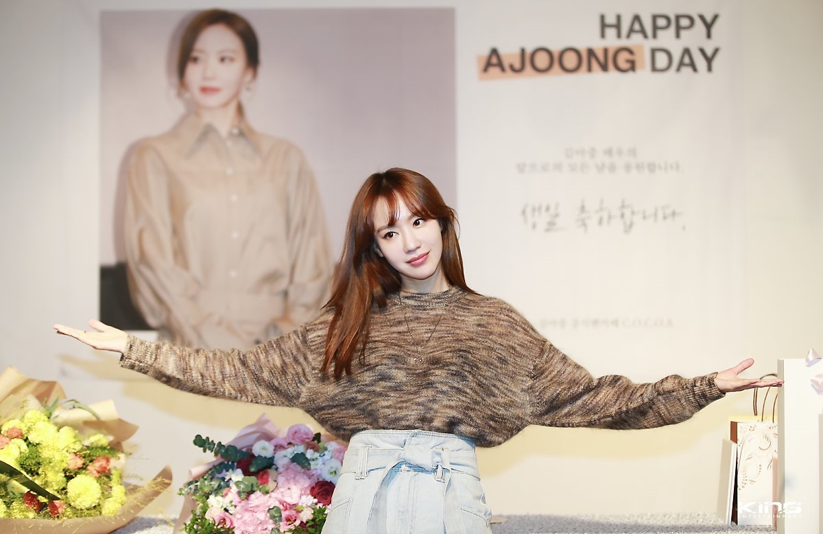 Kim Ah Joong khoe bộ ảnh đón sinh nhật tuổi 37 tươi trẻ, xinh đẹp