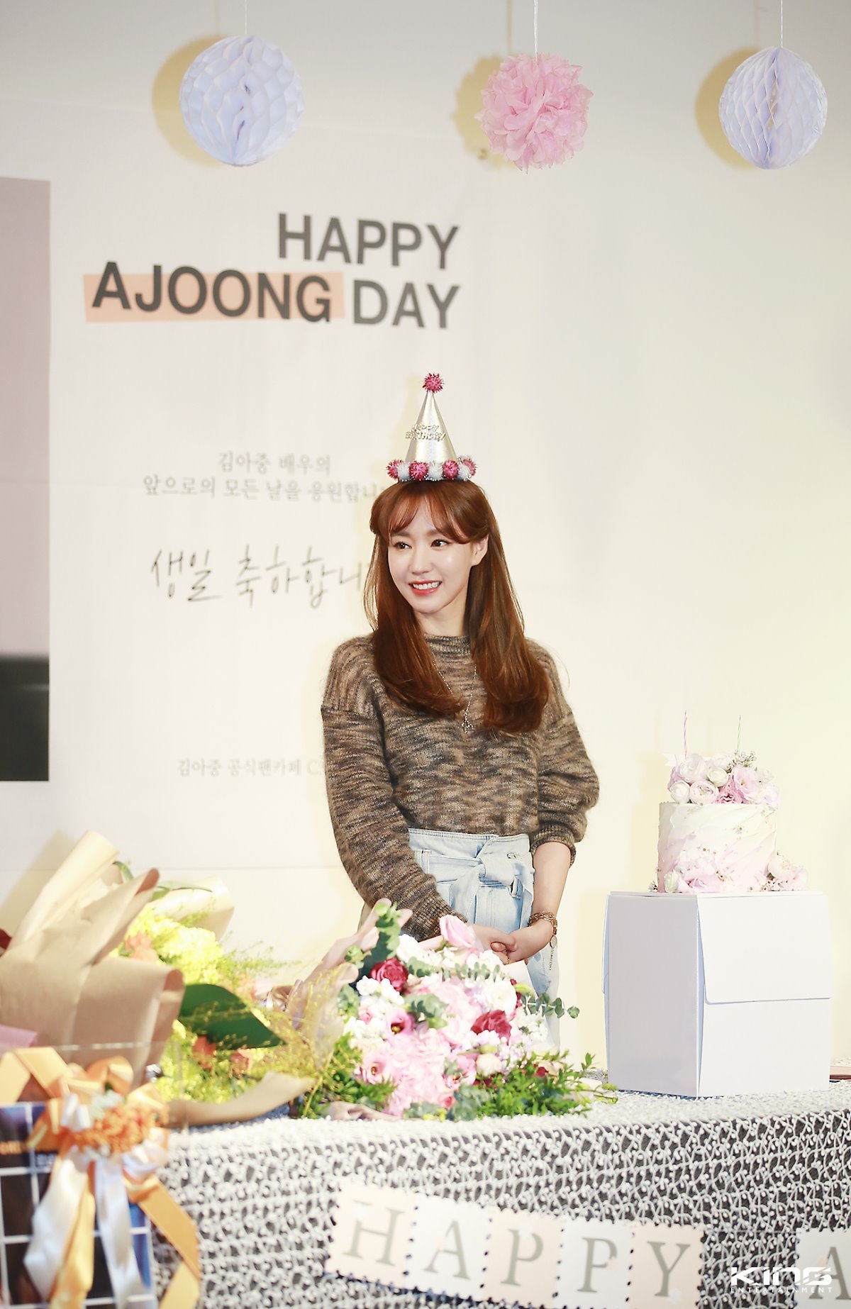 Kim Ah Joong khoe bộ ảnh đón sinh nhật tuổi 37 tươi trẻ, xinh đẹp