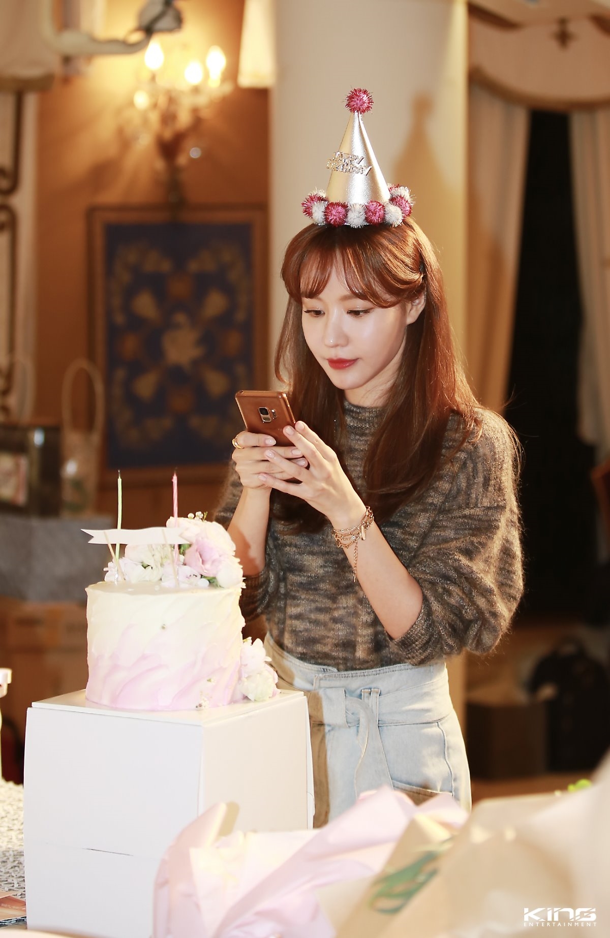 Kim Ah Joong khoe bộ ảnh đón sinh nhật tuổi 37 tươi trẻ, xinh đẹp