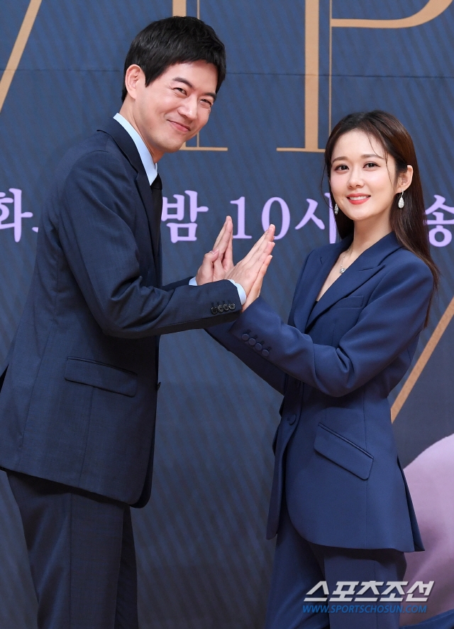 Lee Sang Yoon - Jang Na Ra trả lời về khả năng 'phim giả tình thật'