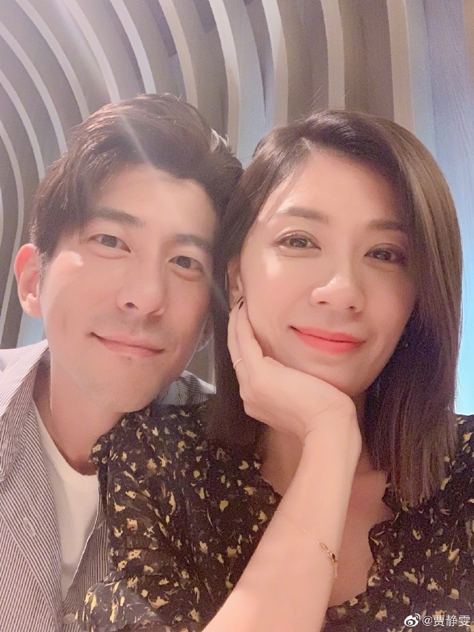 Vợ chồng Giả Tịnh Văn - Tu Kiệt Giai đưa con gái đi chơi