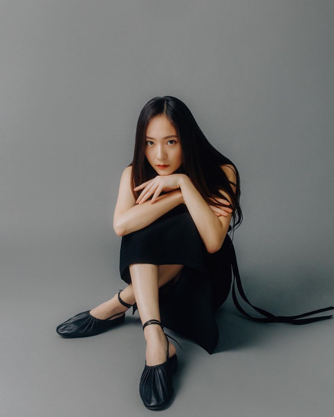 Krystal đăng loạt ảnh đầu tiên lên MXH sau sự ra đi của Sulli