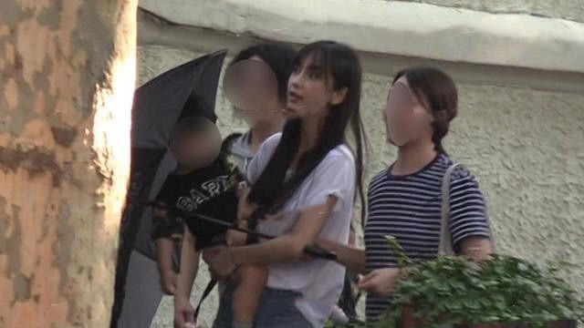 AngelaBaby và bố mẹ chồng đưa con trai đi chơi giữa bão ly hôn