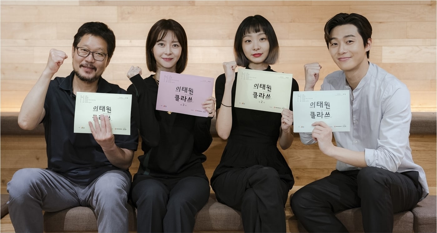 Drama mới của Park Seo Joon tung ảnh đọc kịch bản